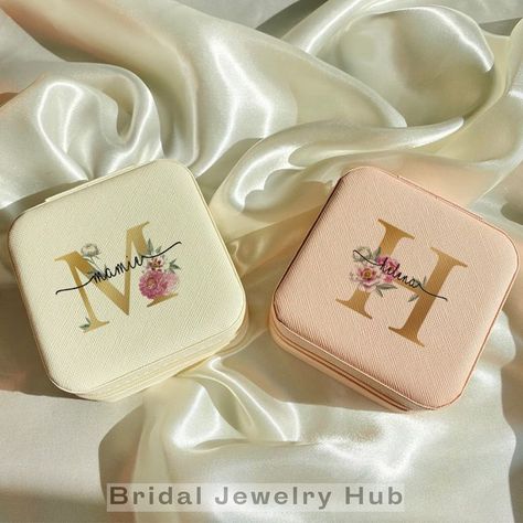 Personalized Travel jewelry case 
 Custom Name Jewelry box 
Jewelry Travel Case 
Bridesmaid Gifts Bridesmaid Jewelry Box, Zipper Jewelry, Custom Jewelry Box, Girls Jewelry Box, Personalized Jewelry Box, Leather Jewelry Box, Travel Jewelry Box, Jewellery Box Making, Monogram Jewelry