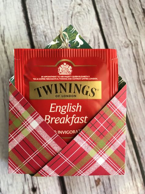 Stampin Up Tea Bag Favors, Paper Craft Tea Bag Holder, Paper Tea Bag Holder Diy Free Pattern, Tea Bag Holder Diy Free Pattern, Tea Bag Gifts, Tea Gifts Diy, Teabag Packaging, Christmas Tea Bags, Tea Bag Favors