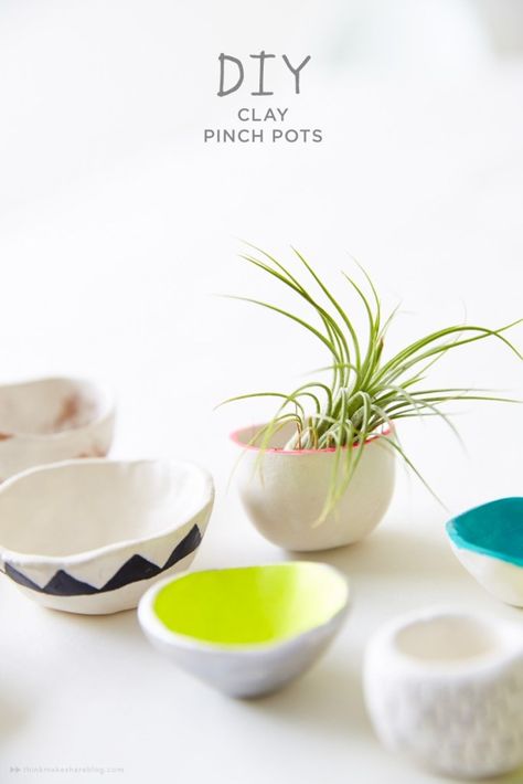 Making DIY pinch pots with Crayola air-dry clay - Think.Make.Share. Crayola Air Dry Clay, Clay Pinch Pots, Pottery Pinch Pot, Pinch Pot, Air Dry Clay Projects, Pinch Pots, Diy Pottery, Ideas Creative, Dry Clay