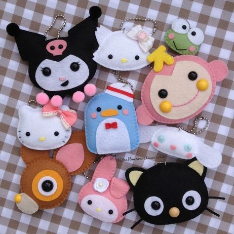 Sanrio Ornaments Diy, Sanrio Arts And Crafts, Sanrio Crafts, Sanrio Diy, Kawaii Felt, Felt Keychain, Needle Felted Cat, Charmmy Kitty, Creation Art