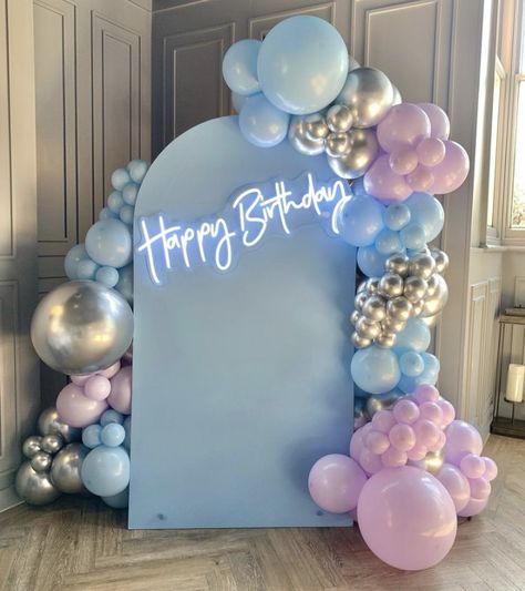 Birthday Ballon Decorations, Frozen Balloon Decorations, Frozen First Birthday, Frozen Balloons, Elsa Birthday Party, Birthday Decorations At Home, Special Birthday Cakes, Frozen Themed Birthday Party, Elsa Birthday