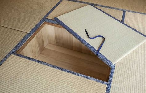 Room Architecture, Japanese Tatami, Casa Hobbit, Tatami Room, Japanese Home Design, Japanese Style House, Traditional Windows, Traditional Japanese House, Japanese Interiors