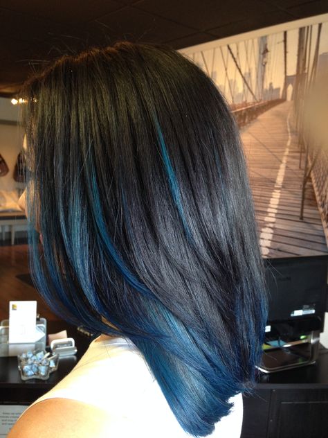 blue bob! Blue And Black Hair, Highlights Purple, Blue Hair Highlights, Blue Ombre Hair, Hair Color Underneath, Hair Color Streaks, Fall Blonde, Hair Streaks, Hair Color Purple