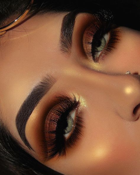 Alees on Instagram: “Drippin in highlighter 🥵🥵🥵🥵🥵🥵 do you like neutral looks? 🤎🤎🤎🤎🤎 Phone photography+ blogging+ editing recorded class is now available.…” Sultry Makeup, La Girl Cosmetics, Mascara Primer, Mode Kimono, Fall Makeup Looks, Eye Makeup Pictures, Eyeshadow Eyeliner, Makeup Eye Looks, Creative Eye Makeup