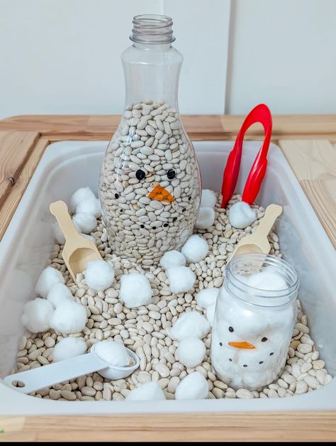 Holiday Montessori Activities, Five Senses Sensory Table, Baby Winter Sensory Play, Ikea Table Activities, Sensory Bin December, Daycare Crafts Halloween, Daycare Winter Crafts, Montessori December Activities, Sensory Bin Christmas Ideas