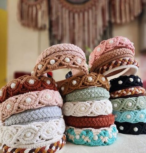 Macrame Headbands, Macrame Headband, Macrame Accessories, Pola Macrame, Macrame Bracelet Patterns, Macrame Wedding, Macrame Wall Hanging Patterns, Crochet Hair Accessories, Macrame Bag