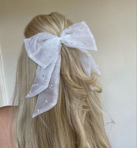 #blond #hair #blondie #aesthetic #vogue #hairstyle #mode #fashion #beauty #hairclips #clips #accessories Aesthetic Vogue, Straight Blonde Hair, Mode Fashion, Sweet 16, Blonde Hair, Hair Clips, Fashion Beauty, Royalty, Blonde