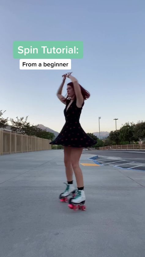 Outfits For Roller Skating, Roller Blading Outfit, 90s Roller Skating Outfit, Roller Skating Fits, Rollerskating Aesthetic Outfit, Cute Roller Skating Outfits, 80s Roller Skating Outfit, Roller Skating Tricks, Skating Fits