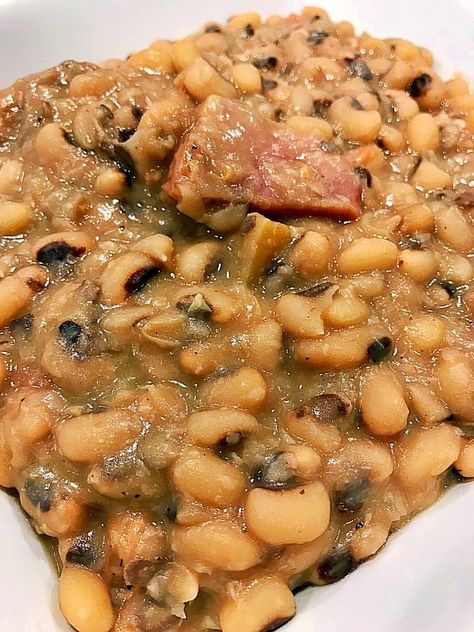 Southern Style Black Eyed Peas, Black Eyed Peas And Ham, Black Eyed Peas Collard Greens, Southern Black Eyed Peas Recipe, Black Eyed Peas Recipe Crock Pot, Dinner Southern, Blackeyed Pea Recipes, Southern Black Eyed Peas, New Years Day Dinner