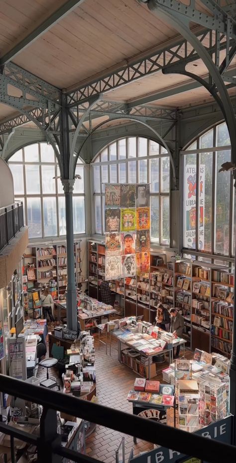 Old Market Aesthetic, Activities In Paris, Bookstore Design, Library Cafe, Bookstore Cafe, Paris France Travel, Parisian Life, Book Cafe, Museums In Paris