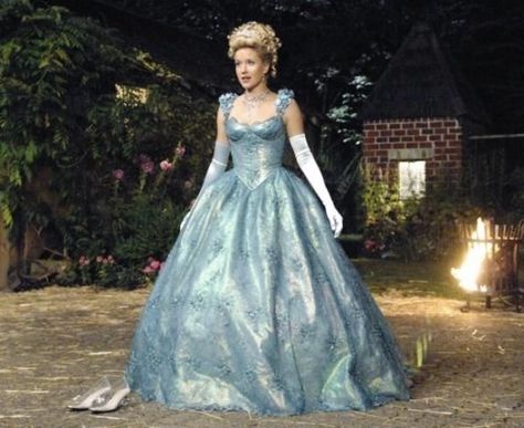 Once Upon a Time Costume Ideas for Fairytale Land Characters Once Upon A Time Costumes, Ouat Costumes, Cinderella Ballgown, Jessy Schram, Cinderella Wallpaper, Cinderella Aesthetic, Cinderella Costume, Disney Belle, Cinderella Dresses