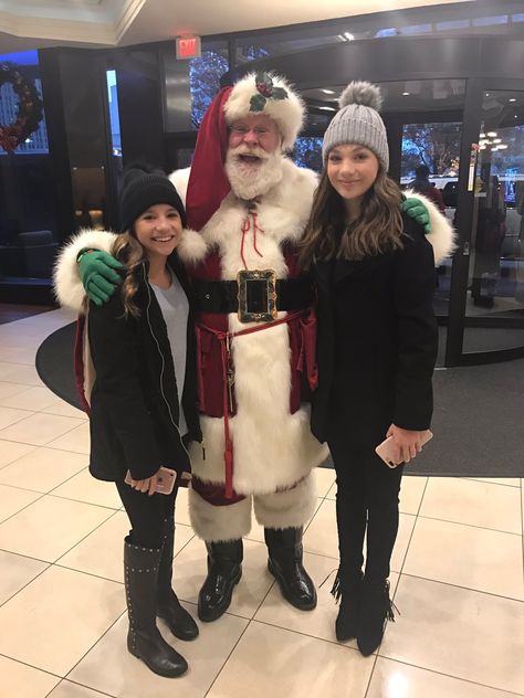 Dance Moms Christmas, Ziegler Sisters, Dance Moms Moments, Maddie Z, Dance Moms Pictures, Dance Mums, Maddie And Mackenzie, Meet Santa, Nostalgia Aesthetic