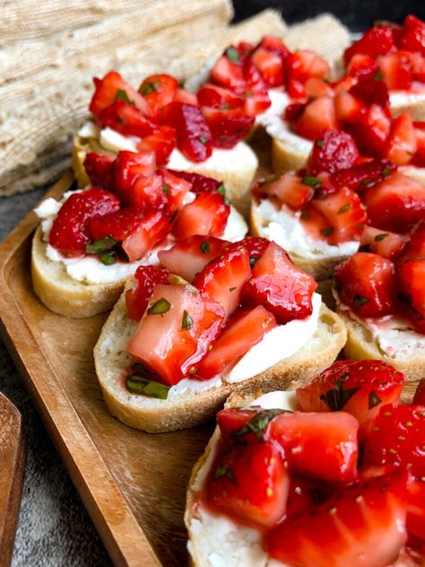 Strawberry Basil Bruschetta » Home Cooked Living Strawberry Basil Bruschetta, Bruschetta With Feta, Strawberry Bruschetta, Bruschetta Appetizer, Strawberry Salsa, How To Cook Liver, Strawberry Basil, Recipes For Summer, Nut Free Recipes