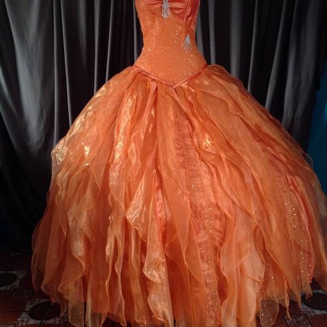 Hermoso y elegante vestido de xv años color naranja tornasol $3500 mex Ball Gowns, Formal Dresses, Color