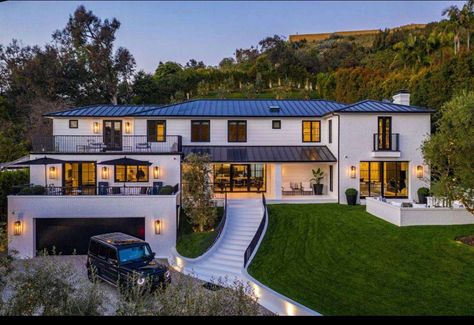 Rihanna House, Beverly Hills Mansion, Beverly Hills Houses, Beverly Hills Hotel, Million Dollar Homes, Luxury Homes Dream Houses, Celebrity Houses, Luxury Real Estate, Rihanna