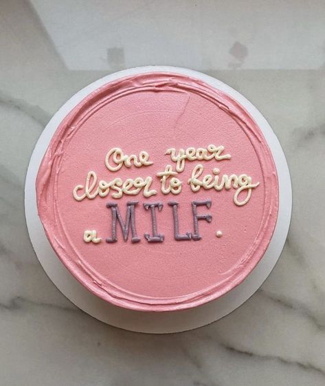 Birthday Cakes Quotes, Birthday Cake With Quotes, Funny 17 Birthday Cake, 20 Birthday Cake Aesthetic, Funny Birthday Cakes For Teens, Birthday Cake Funny Ideas, B Day Cake Aesthetic, Funny 21st Birthday Cake, 17 Bday Cake