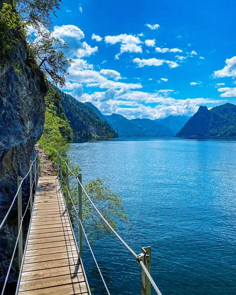 Miesweg 🎒 A beautiful hike directly at lake Traunsee in Upper Austria 🇦🇹 walking over romantic wooden bridges and small paths on the lakeside 🤍 ————————————————————— [DE] Ein neuer Blogpost ist online❗️Ein Beitrag über den Miesweg - eine wunderschöne Wanderung direkt am Traunsee. Natürlich wieder mit vielen Bilder 📸 Ich hoffe der Beitrag gefällt euch ☺️ Freue mich über eure Kommentare. Link in Bio! ————————————————————— [EN] New blogpost about the hiking tour „Miesweg“ directly at lake Austria, Link In Bio, Natural Landmarks