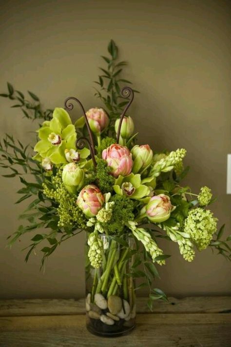 Flowers Craft Spring, Spring Flower Arrangements, Spring Floral Arrangements, Craft Flowers, Garden Types, Arrangement Ideas, I Love Flowers, Flowers Arrangements, Beautiful Flower Arrangements