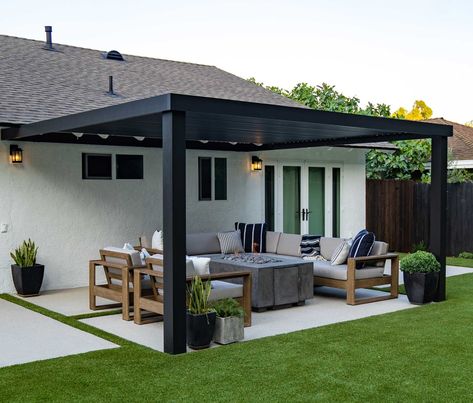 2022 Warm-Season Outdoor Living Trends: The New American Yard | Yardzen Online Landscape Design, Side Yard Landscaping, Beautiful Patios, Modern Patio, Design Exterior, Yard Design, Backyard Patio Designs, Backyard Design, Outdoor Design