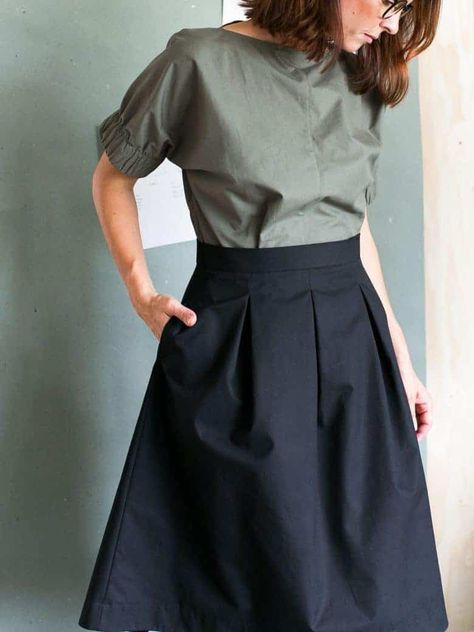 Pleat Skirt Pattern, Pleated Skirt Pattern, Basic Skirt, Pleat Skirt, Cuffed Top, Beginner Sewing Projects Easy, Couture Mode, Assembly Line, Skirt Patterns Sewing