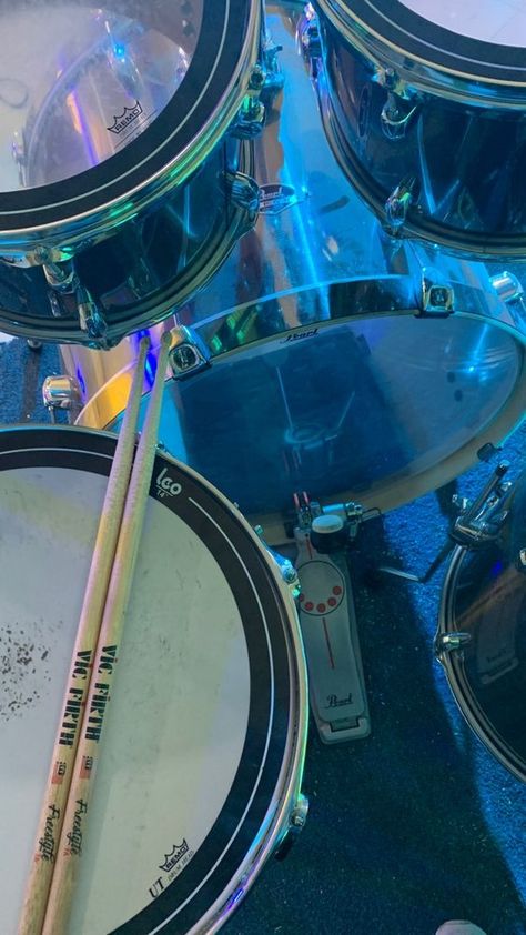 Aesthetic Drums Wallpaper, Drum Aesthetic Wallpaper, Cool Drum Set Aesthetic, Colorful Music Aesthetic, Blue Drums Aesthetic, Drumming Wallpaper, Band Instruments Aesthetic, Drumset Aesthetic, Music Instruments Aesthetic