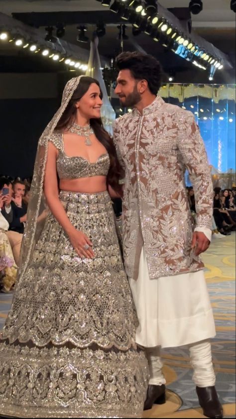 Ring Ceremony Dress For Men, Indian Fashion Show, Reception Outfits, Bridal Indian, Women Picture, Sangeet Outfit, Function Dresses, Reception Outfit, Saree Wearing Styles