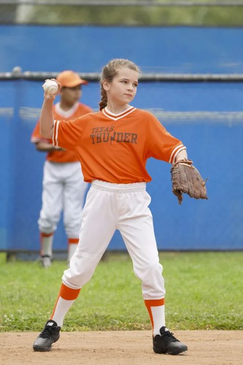 Missy Cooper Baseball, Missy Cooper Icons, Missy From Young Sheldon, Missy Cooper Aesthetic, Missy Young Sheldon, Missy Cooper Young Sheldon, Young Sheldon Missy, Retro Kids Clothes, Raegan Revord