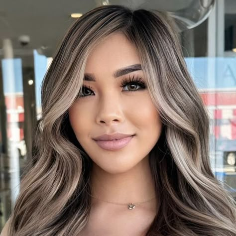 MIN KIM | OC HAIRSTYLIST on Instagram: "slaying with her fabulous hair extensions ✨  . . .  #dimensionalhair #dimensionalbalayage #hairextensions #blondehighlights #brunettehighlights #handtiedextentions #hairextentionspecialist #ochairstylist #ochairson #ochair" Beige Balayage On Brown Hair, Brunette Extensions, Beige Hair, Brunette Highlights, Hair Extentions, Brunette Hair With Highlights, Brunette Balayage Hair, Balayage Brunette, Winter Hairstyles