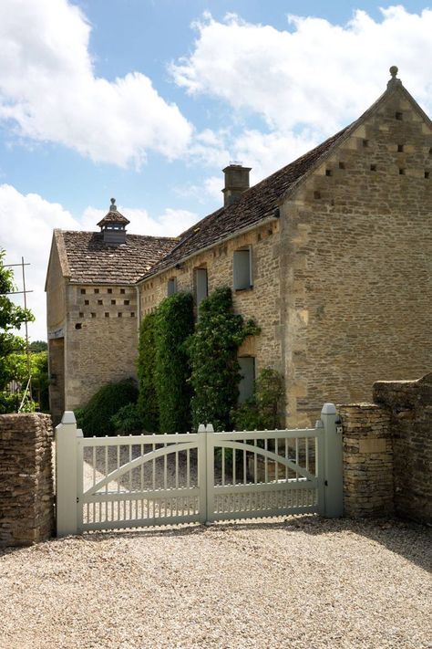 Adventure House, Barn Architecture, Farm Gates, Country House Exterior, Cotswold House, Country Garden Design, Pool Inspiration, Orchard House, Country Fences