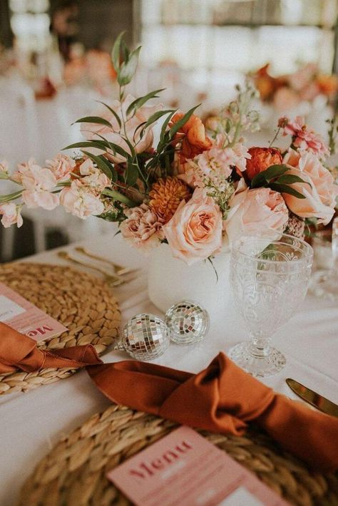 Pantone colour of the year Peach Fuzz Pink Orange Fall Wedding, Peach Table Setting, Sunset Wedding Colors, Plan 2025, Wedding Something Blue, Pantone 2024, Orange Wedding Themes, Orange And Pink Wedding, Color Durazno