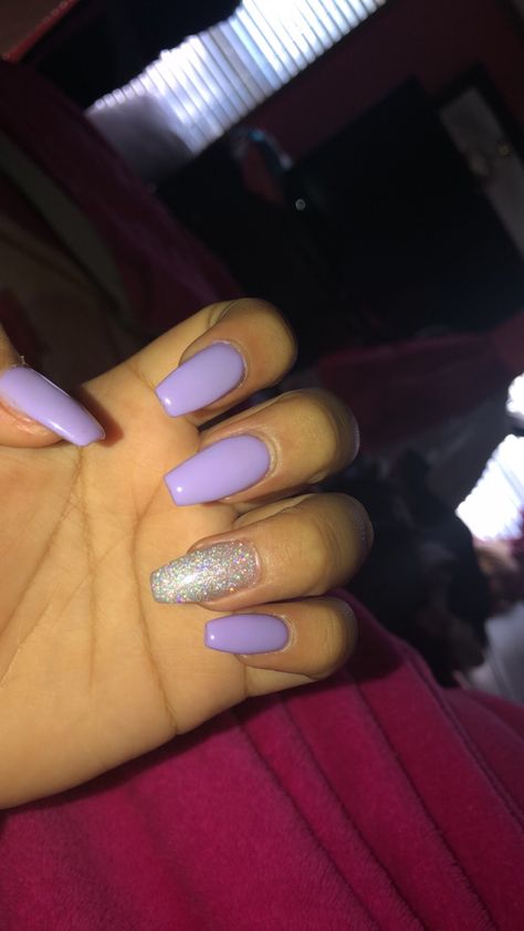 Lavender And Gray Nails, Lavender Dip Nails, White And Lavender Nails, Lavender Nails With Glitter, Prom Nails Purple, Cute Lavender Nails, Lavender Nails Acrylic, Sparkly Silver Nails, Coffen Nails