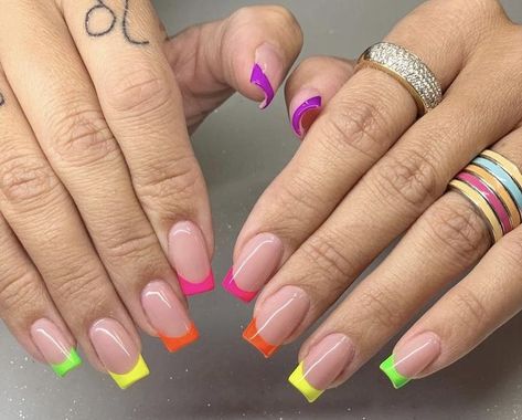 Florescent French Tip Nails, Trendy Neon Nails, Neon French Tip Nails Short, Neon Square Nails, Summer Nails Designs, Trendy Summer Nails, Summer Nails 2023, Nail Tip Designs, Gel Nail Art Designs