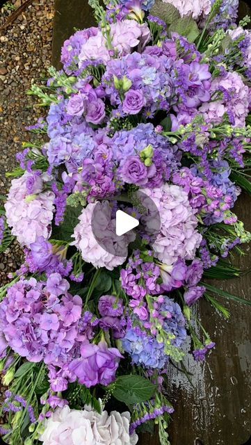 White Lilac Flowers, How To Dry Lilac Flowers, Drying Lilac Flowers, Lilac Hydrangea, Lavender Arrangement, Coffin Spray, Lilac Dried Flower Bouquet, Lilac Floral Installation, Timelapse Video