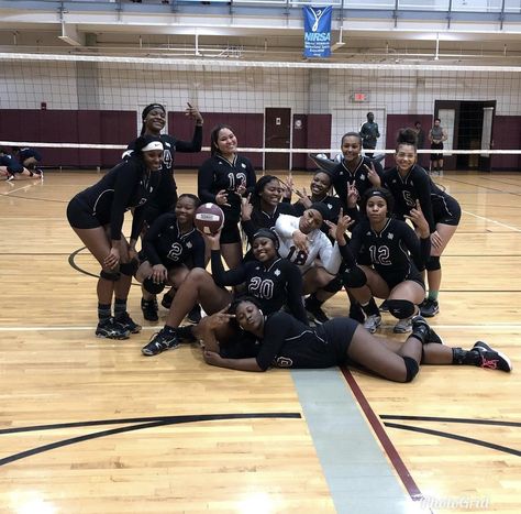 Black Volleyball Players Aesthetic, Black Volleyball Aesthetic, Volleyball Aesthetic Black Women, Black Volleyball Girl, Volleyball Black Women, Black Volleyball Players, Black Volleyball, Volleyball Aesthetic, Volleyball Photography