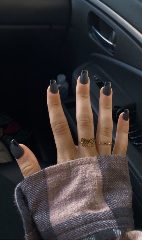 Matte Black Nail With Shiny Tip, Matte Black And Shiny Black Nails, Matt And Shiny Black Nails, Matte Black With Shiny Tip, Shiny On Matte Nails, Matte Black Nails Coffin Short, Clear Matte Nails Short, Shiny Matte Nails, Black Nail With Accent