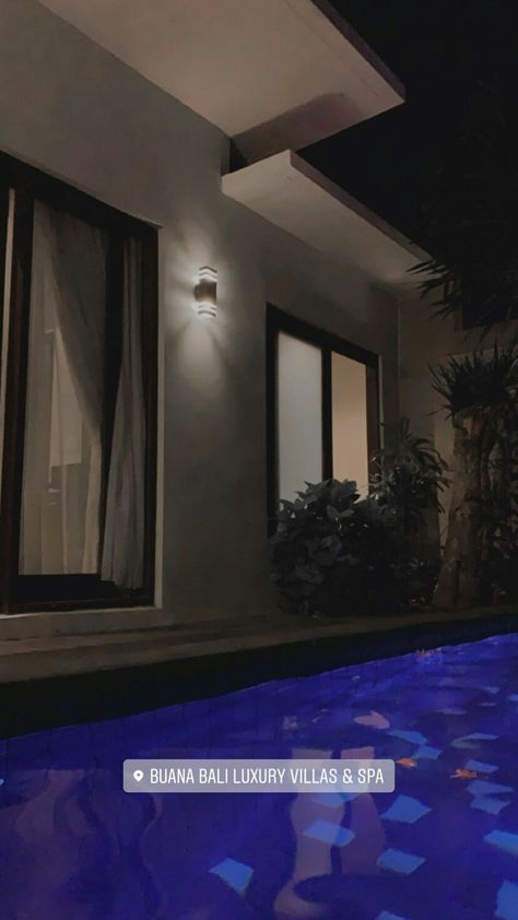 Villa Bali Snapgram, Pool At Night, Hospital Photography, Snapchat Picture, Instagram Photo Editing, Instagram Ideas Photography, London Instagram, Cute Love Cartoons, Tumblr Photography