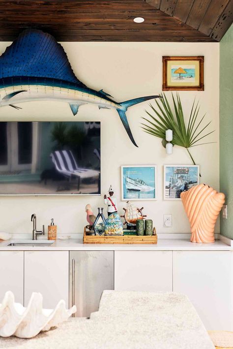 This Caribbean-Inspired Home In West Palm Beach Is Filled With Vintage Finds And Color Key West Interior Design Style, West Indies Style Kitchen, Key West Living Room, Caribbean Homes Interiors, Old Florida Decor, Rental Interior, Small Coastal Living Room, Florida Home Decor, Bahama House