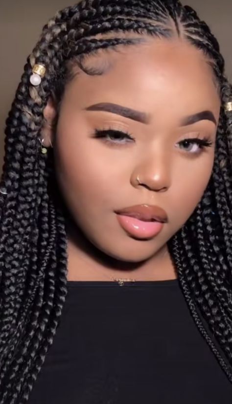 Braids For Round Face Shape, Braids For Round Faces Black Women, Braids For Round Faces, Triangle Face, Hair For Round Face Shape, Scalp Braids, Big Forehead, Braids With Extensions, Round Face Shape