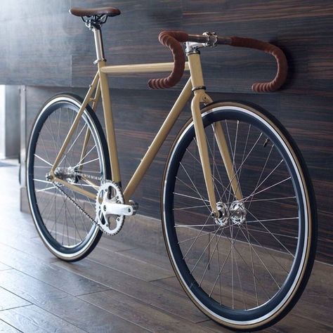 Fixie Bike Ideas Style, Fixie Bike Ideas, Vw Minibus, Bici Retro, Road Bike Vintage, Single Speed Bike, Wooden Bike, Velo Vintage, Fixed Gear Bicycle