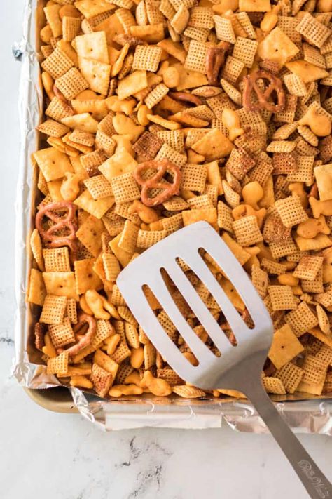 Homemade Cheddar Chex Mix - The Suburban Soapbox Cheese Chex Mix, Cheesy Chex Mix, Cheesy Ranch Chex Mix, Ranch Chex Mix Recipes, Savory Chex Mix, Savory Chex, Spicy Chex Mix, Chex Party Mix Recipe, Ranch Chex