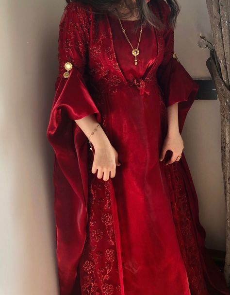 Red Kurdish Dress, Kurdish Clothes Women, Kordi Dress, Couture Dresses Short, Kurdish Dress, Kurdish Clothes, Pretty Wedding Dresses, Body Outfit, Dresses Aesthetic