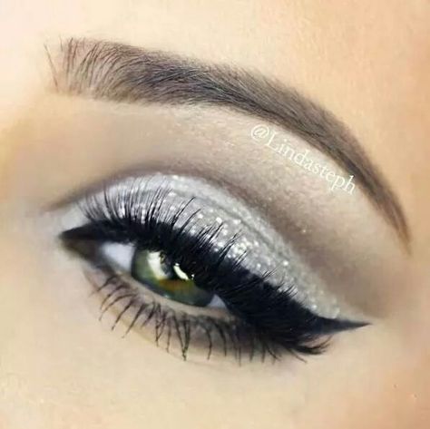 Glitter Eye Makeup Looks Prom, Silver Makeup, Silver Eyeshadow, Formal Makeup, Beauty Make-up, Braut Make-up, Makijaż Smokey Eye, Royal Blue Dress, Make Up Looks