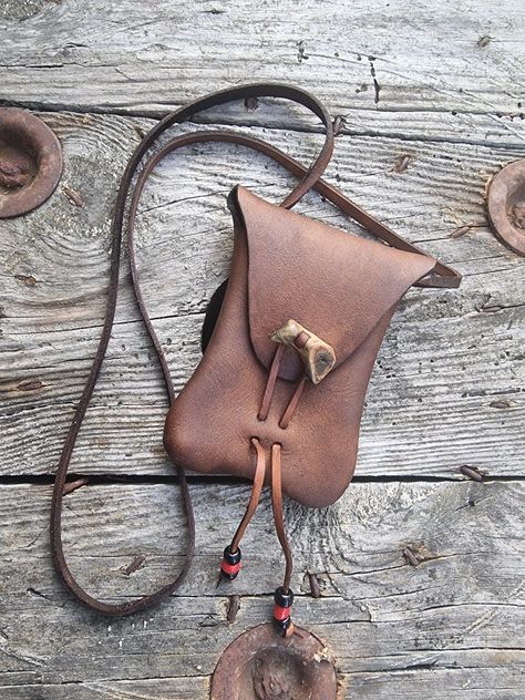 Medicine Necklace, Leather Medicine Pouch, Leather Utility Belt, Moccasin Pattern, Medicine Pouch, Medicine Bag, Leather Diy Crafts, Leather Workshop, Utility Belt