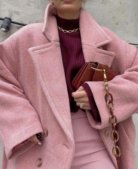 Mode Purple, Pink Coat, Modest Fashion Outfits, Winter Aesthetic, Pink Outfit, Looks Style, Winter Fashion Outfits, Black Aesthetic, Look Fashion