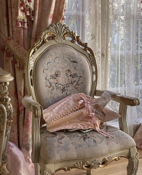 Harlots Aesthetic, Sun In The Morning, Marie Antoinette Aesthetic, Marie Antoinette 2006, Twelve Dancing Princesses, Once Upon A Broken, Royalty Aesthetic, Morning Sky, Vintage Princess