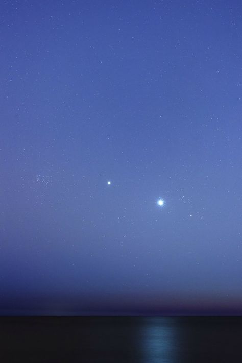 Venus and Jupiter above the Pacific Ocean. Dawn Images, Venus Jupiter, Astronomy Pictures, The Pleiades, Sea Of Stars, Star Formation, Star Cluster, E Mc2, To Infinity And Beyond