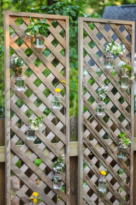 Create a Living Wall Lattice Privacy Screen | Pretty Handy Girl Lattice Fence Ideas Garden Walls, Lattice Privacy Screen, Patio Privacy Screen, Balkon Decor, Deck Privacy, Privacy Plants, Patio Privacy, Privacy Fence Designs, Vertical Garden Diy