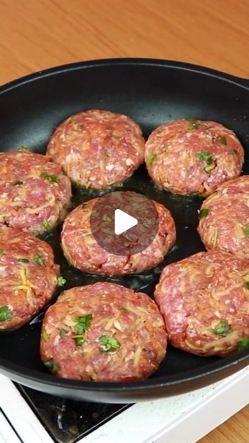 Nuevo Sabor on Instagram: "Receta completa y detallada en YouTube, ¡enlace en el perfil!" Ground Meat Dinners, Divine Recipes, Bind It All, Mini Meatballs, Minced Beef, Red Meat Recipes, Dried Parsley, Cast Iron Skillet Recipes, Mince Recipes