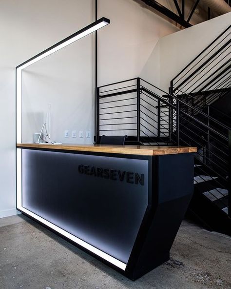 Gym Front Desk Design, Industrial Gym Design, Gym Reception Design, Modern Locker Room, Gym Front Desk, Gym Design Ideas, Front Desk Design, Shop In Shop, Dance Studio Design