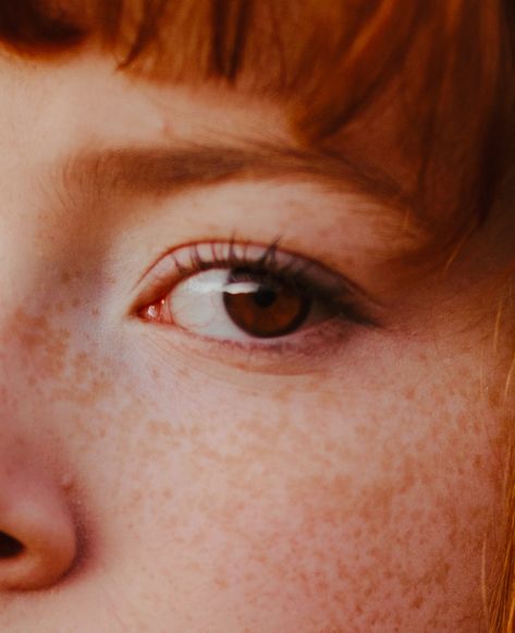 #eyes #eyemakeup #freckles #browneyes #redhead #lashes #natural #aesthetic Brown Eyes Aesthetic, Red Hair Freckles, Women With Freckles, Lashes Natural, Natural Aesthetic, Ginger Girls, Auburn Hair, Aesthetic Women, Ginger Hair